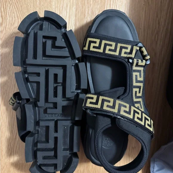 Versace Black and Gold Geometric Sandals Versace Black Jacquard Nappa Sandals Versace main image 3